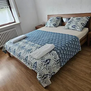 Apartment Gemuetliche Gaeste Fuer Ruhige Naechte. Zentral